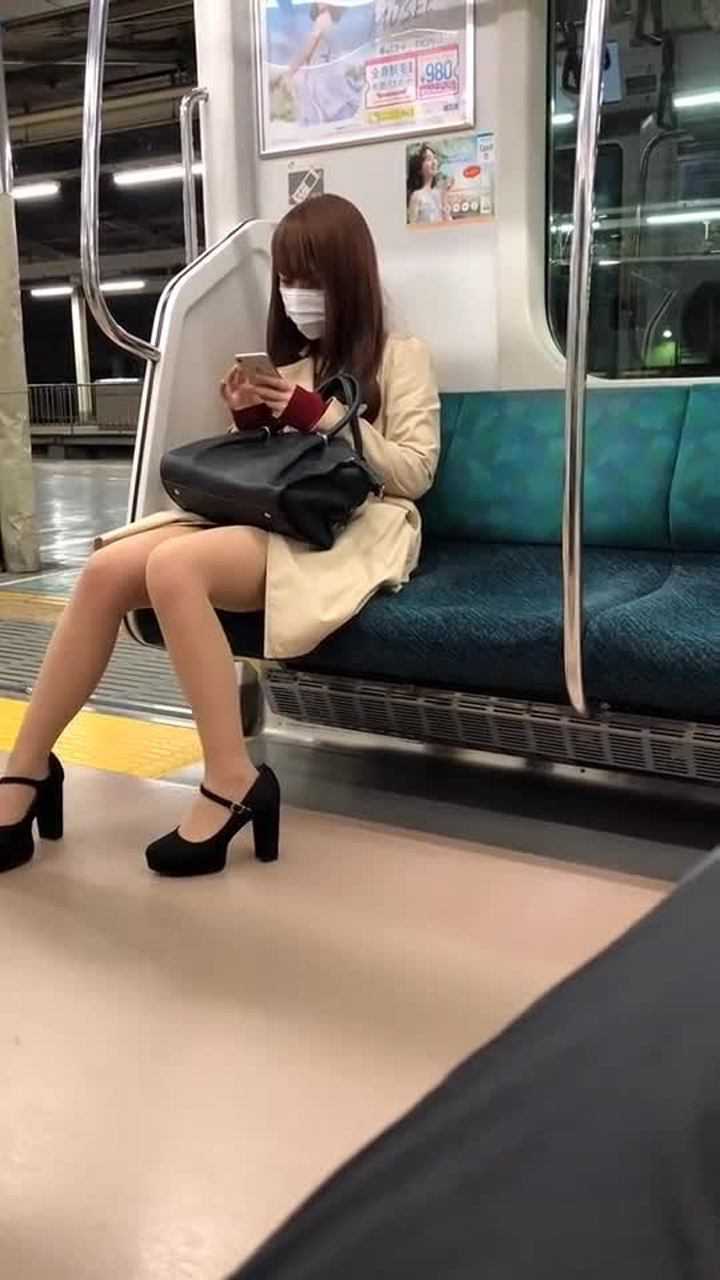 痴汉电车电影在线,电车之旅，寻找内心的静谧与自然的美景