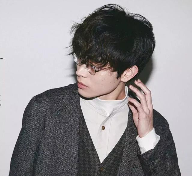 新男明星的成长之路，学习、变化与自信的闪耀星光