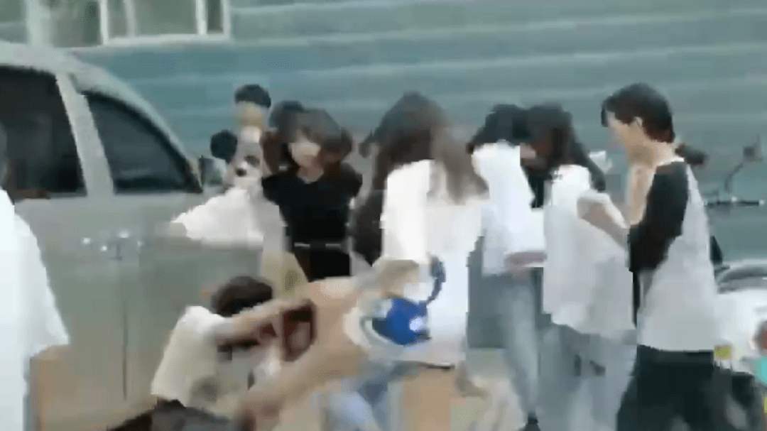 女生群殴事件追踪,女生群殴事件追踪
