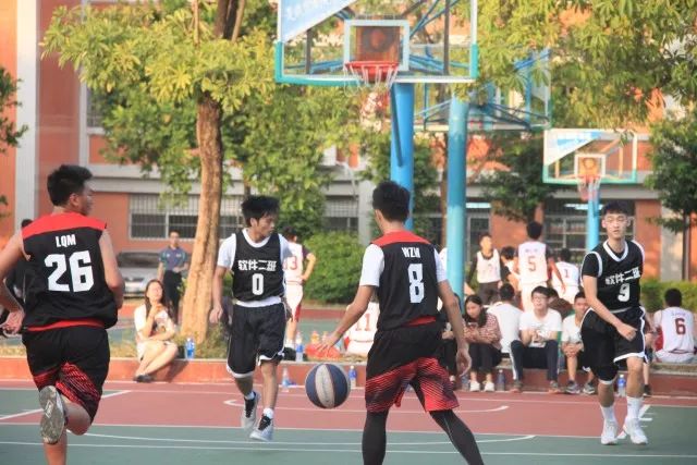 篮球比赛失败,💔篮球比赛失败，我们依然热血沸腾！🔥