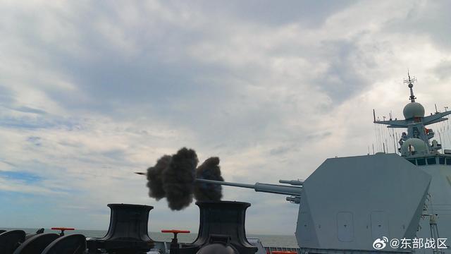 东部战区海军实兵实弹演练，铁汉柔情与战备日常