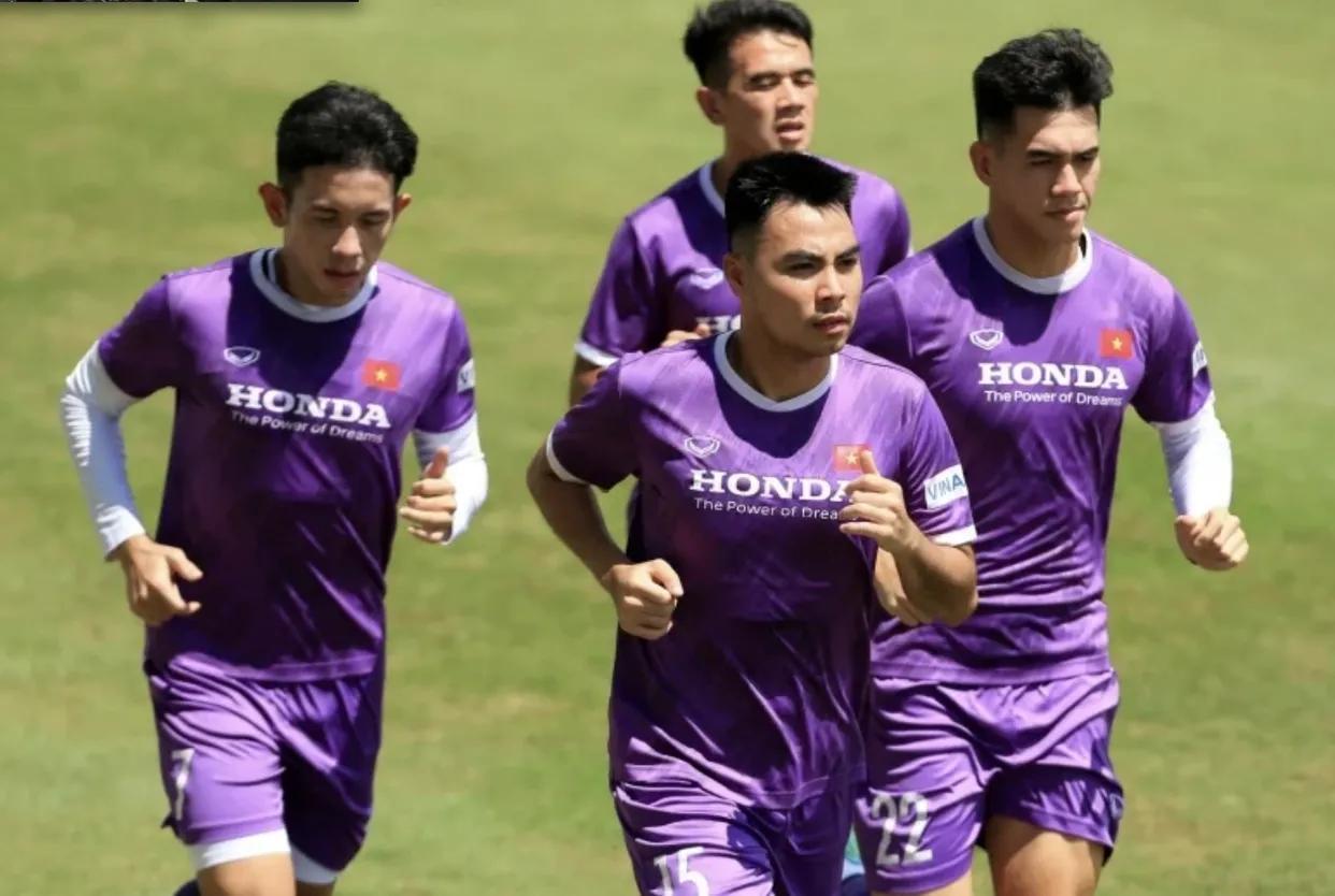 赛场热血,最新足球消息揭秘,谁将称霸?